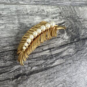 Vintage Trifari Style Feather Faux Pearl Brooch GOLD-TONE 50s